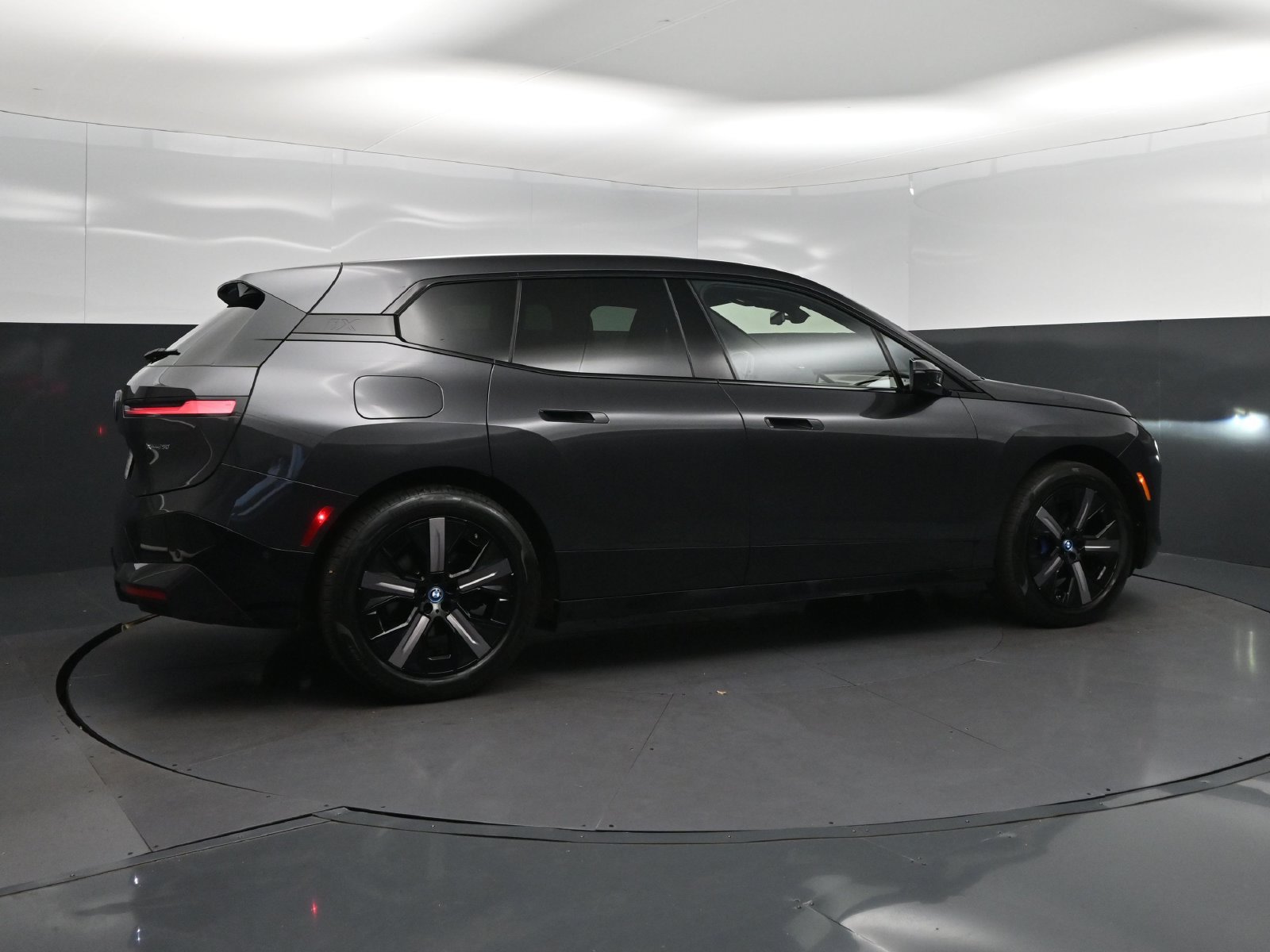 Certified 2024 BMW iX xDrive50 w/ Premium Package AWD/4WD image 8