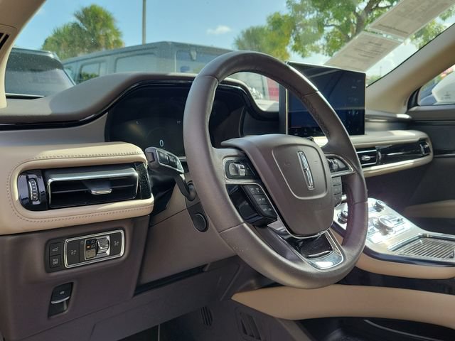Certified 2022 Lincoln Nautilus FWD w/ Premium Package image 9