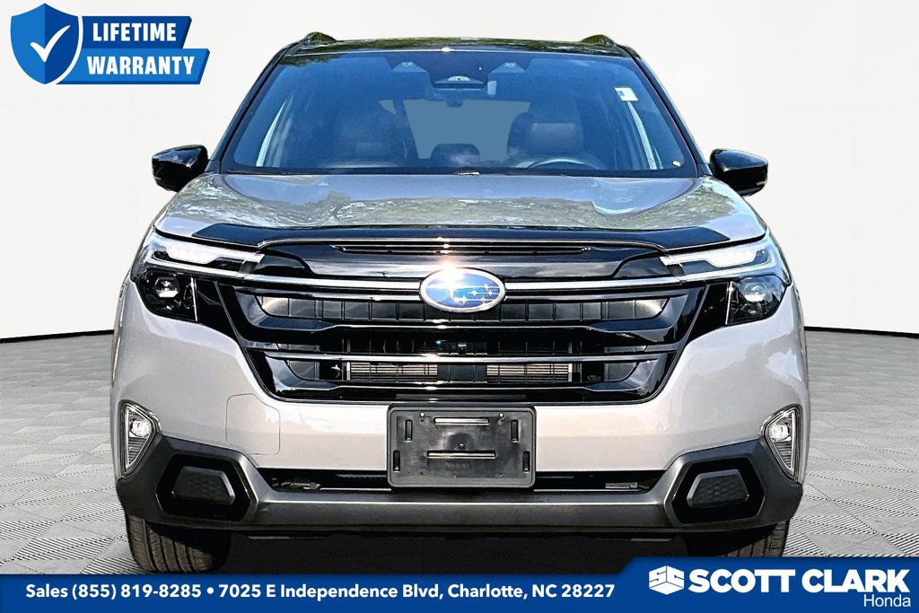 Used 2025 Subaru Forester Touring AWD/4WD image 2