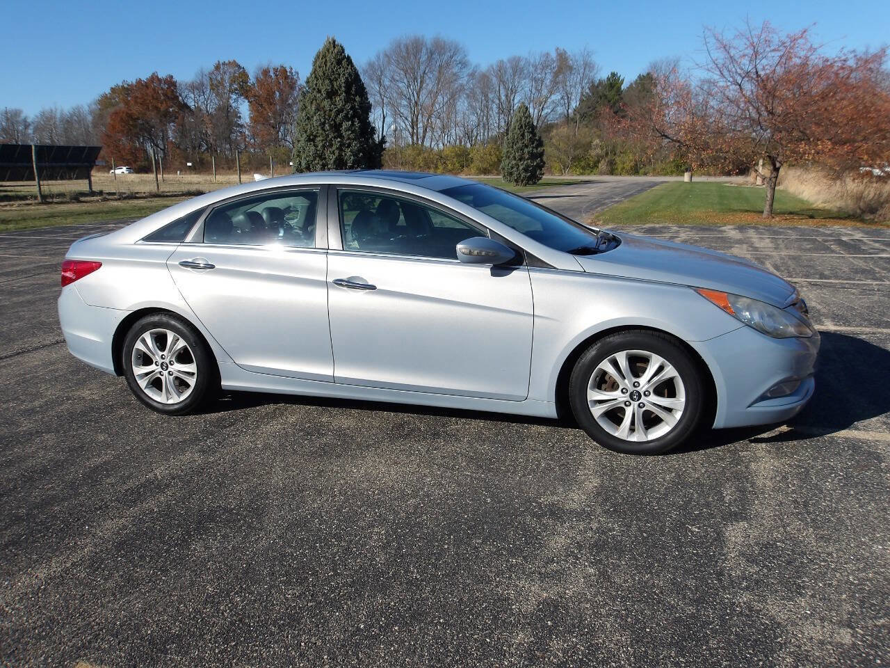 Used 2011 Hyundai Sonata Limited w/ Navigation Pkg 5 image 1