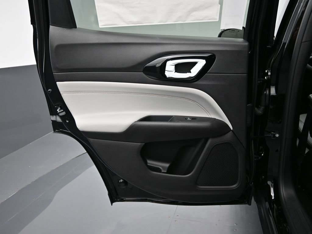 Used 2025 Jeep Compass Limited image 12