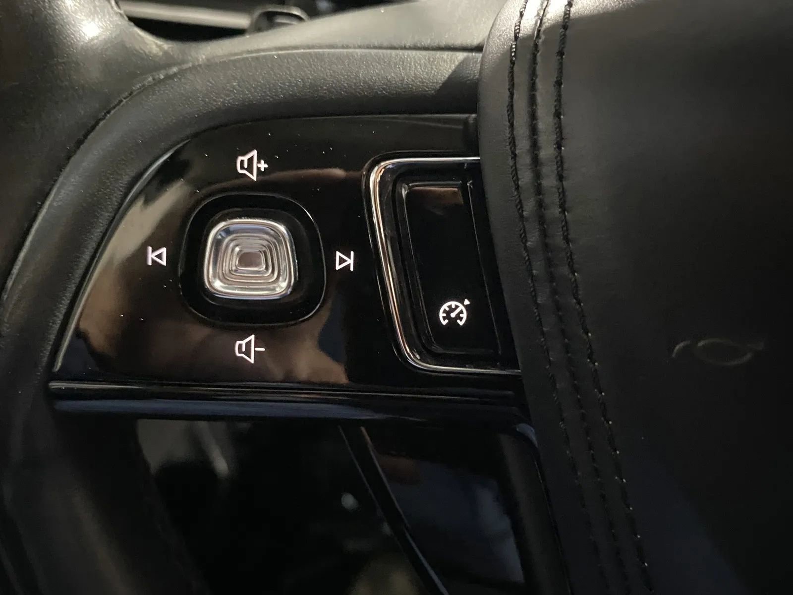 Used 2021 Lincoln Aviator 2WD image 19