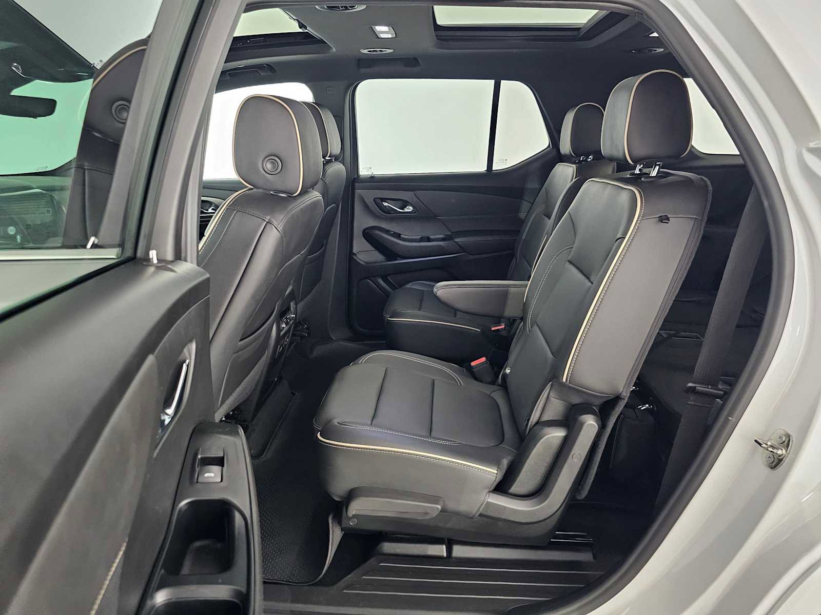 Used 2023 Chevrolet Traverse Premier image 18