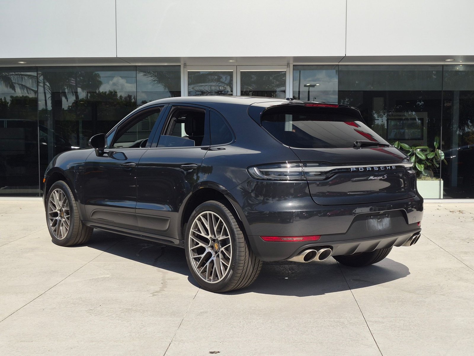 Certified 2020 Porsche Macan S AWD/4WD image 3