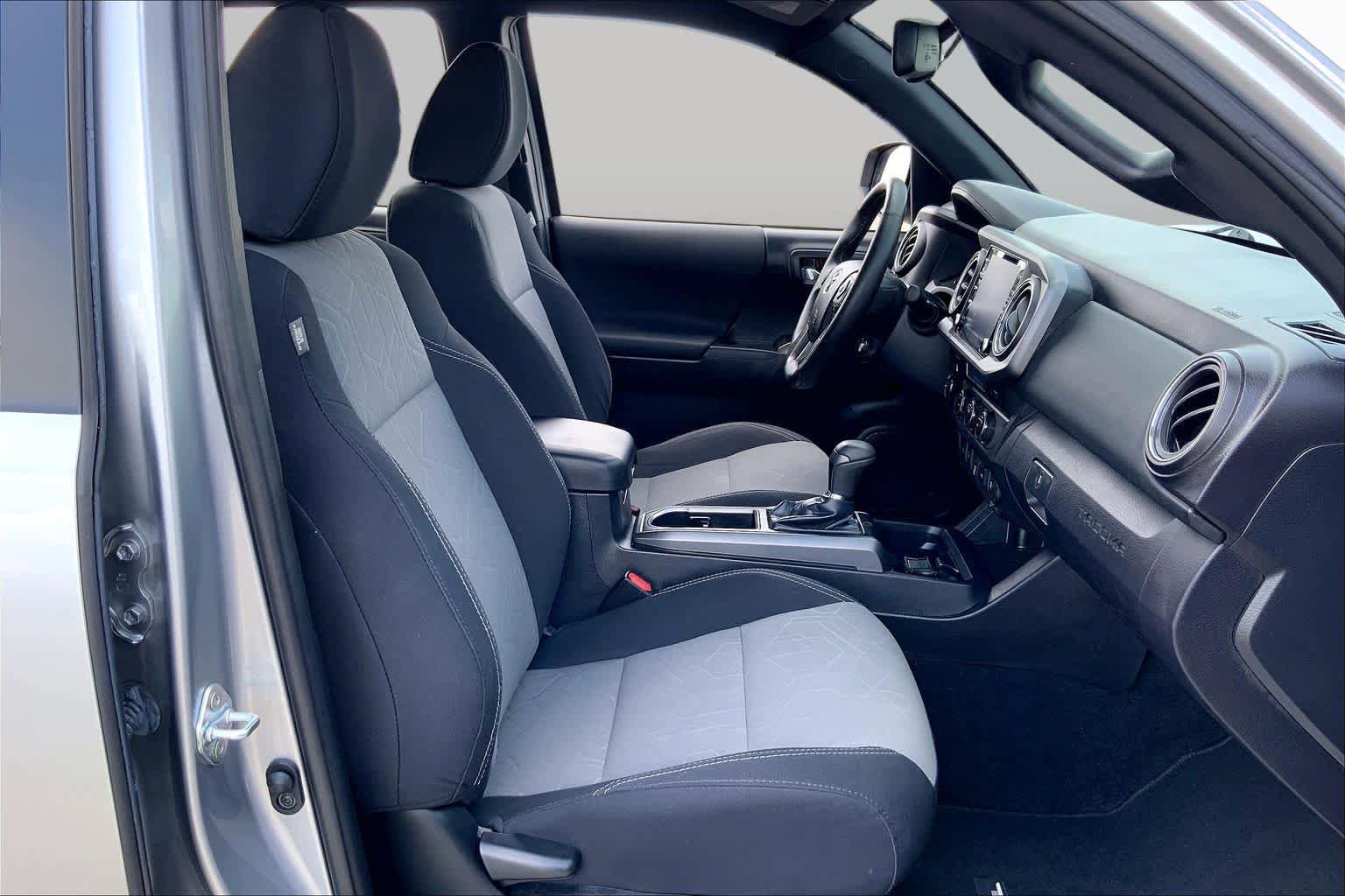 Used 2021 Toyota Tacoma TRD Sport w/ Technology Package RWD image 9