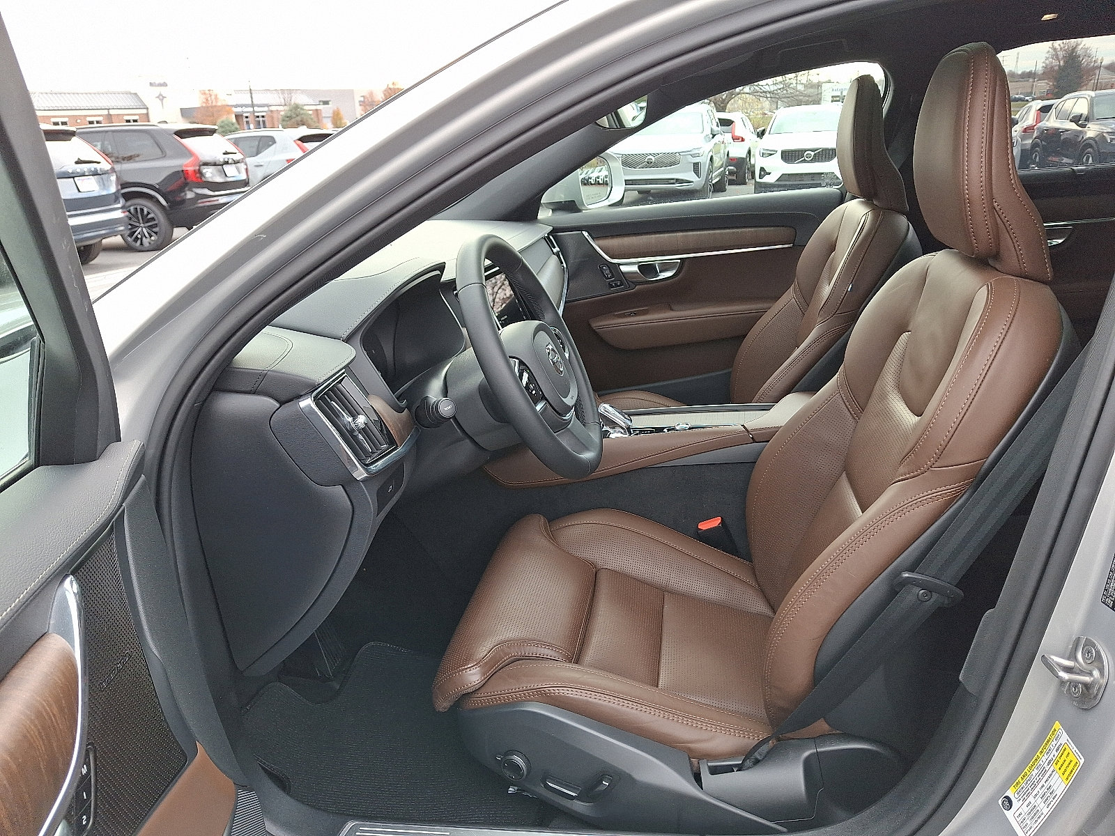 Used 2024 Volvo V90 B6 Cross Country Ultimate image 13