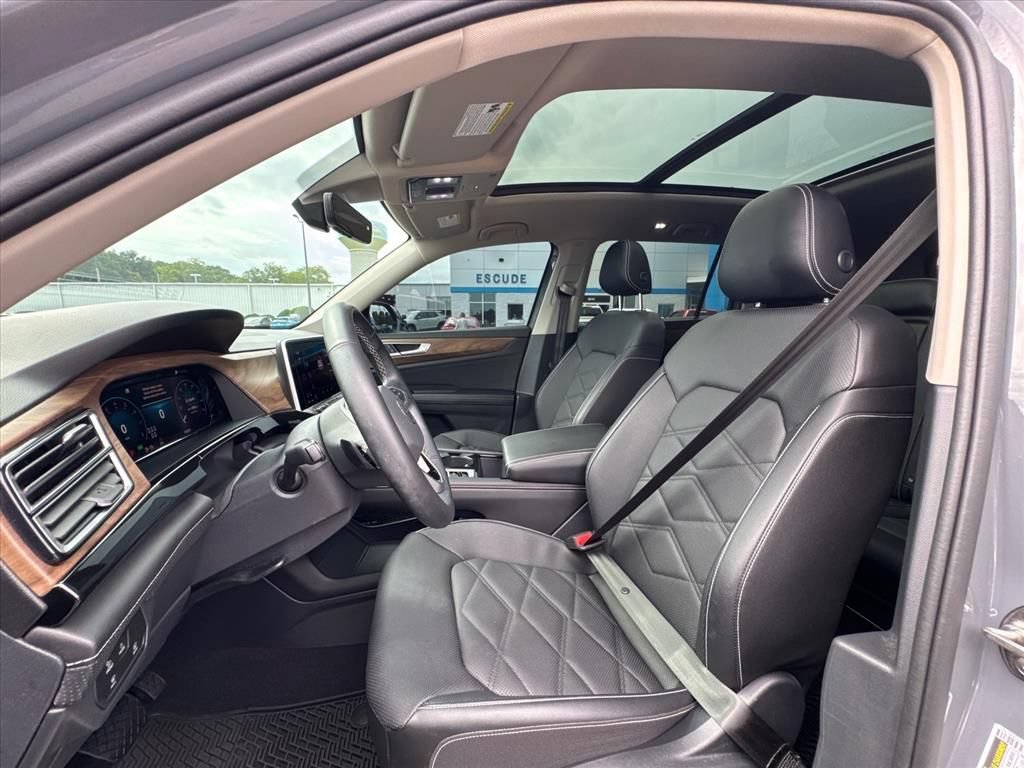Used 2025 Volkswagen Atlas SE FWD image 18