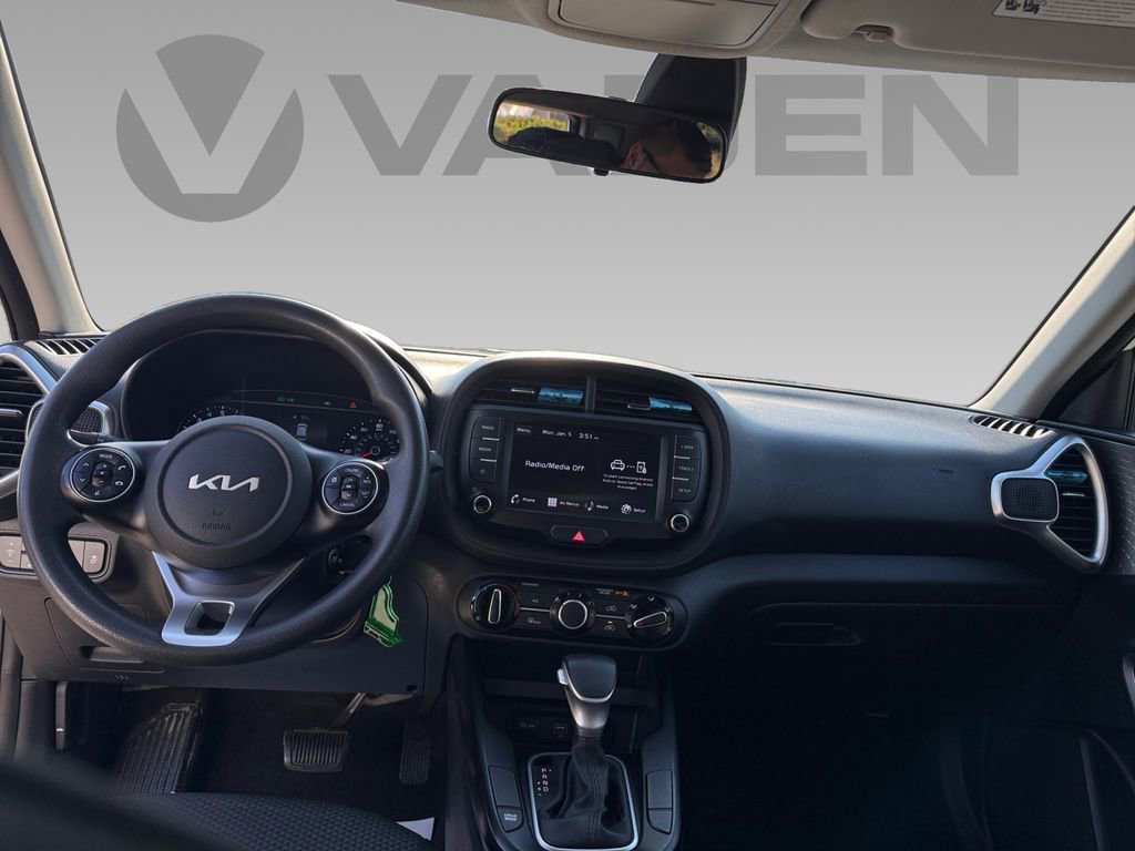 Used 2022 Kia Soul LX w/ Technology Package image 2