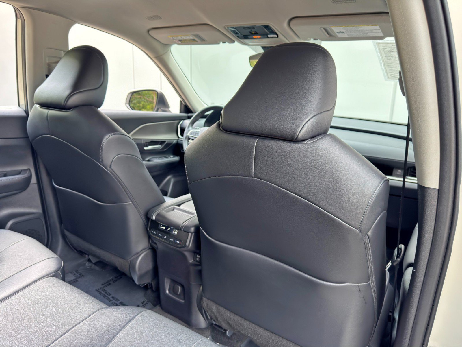 Used 2024 Toyota Grand Highlander AWD image 36