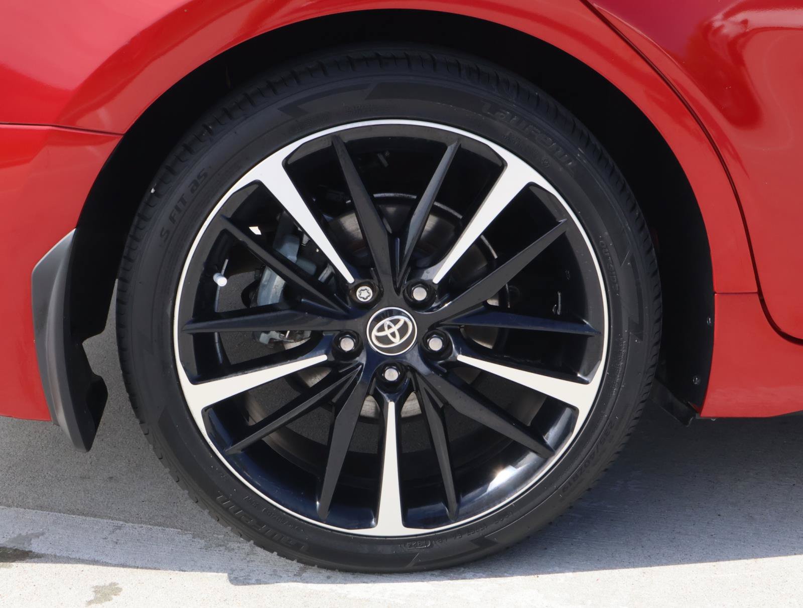 Used 2020 Toyota Camry XSE FWD image 8