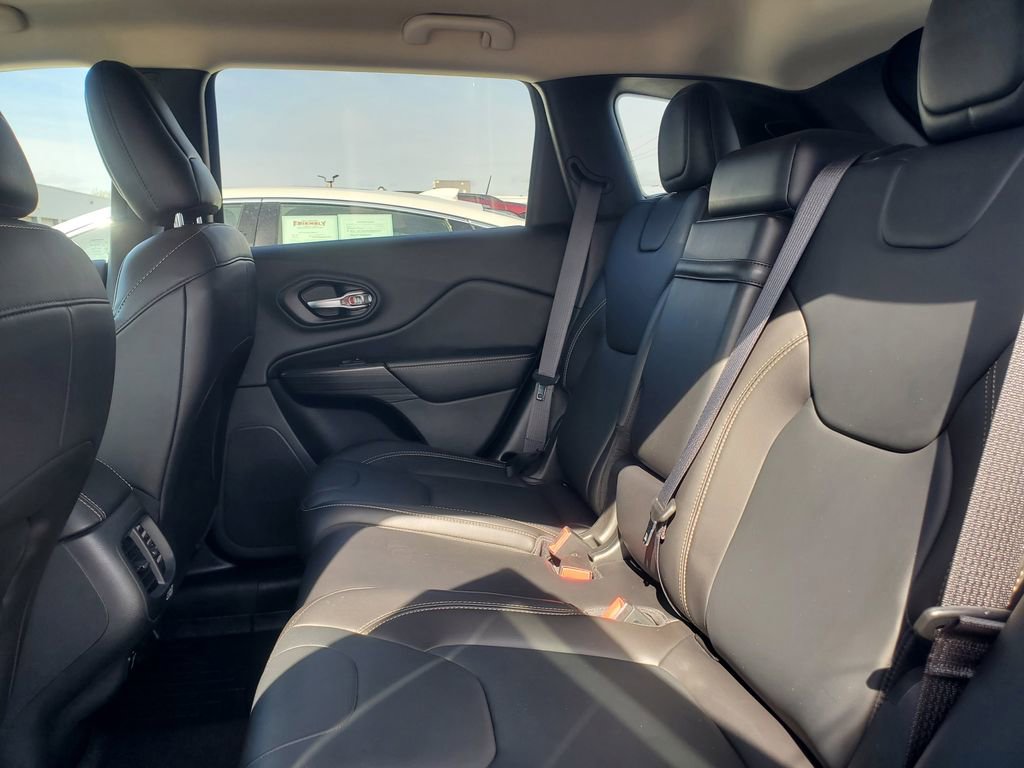 Used 2016 Jeep Cherokee Limited AWD/4WD image 32