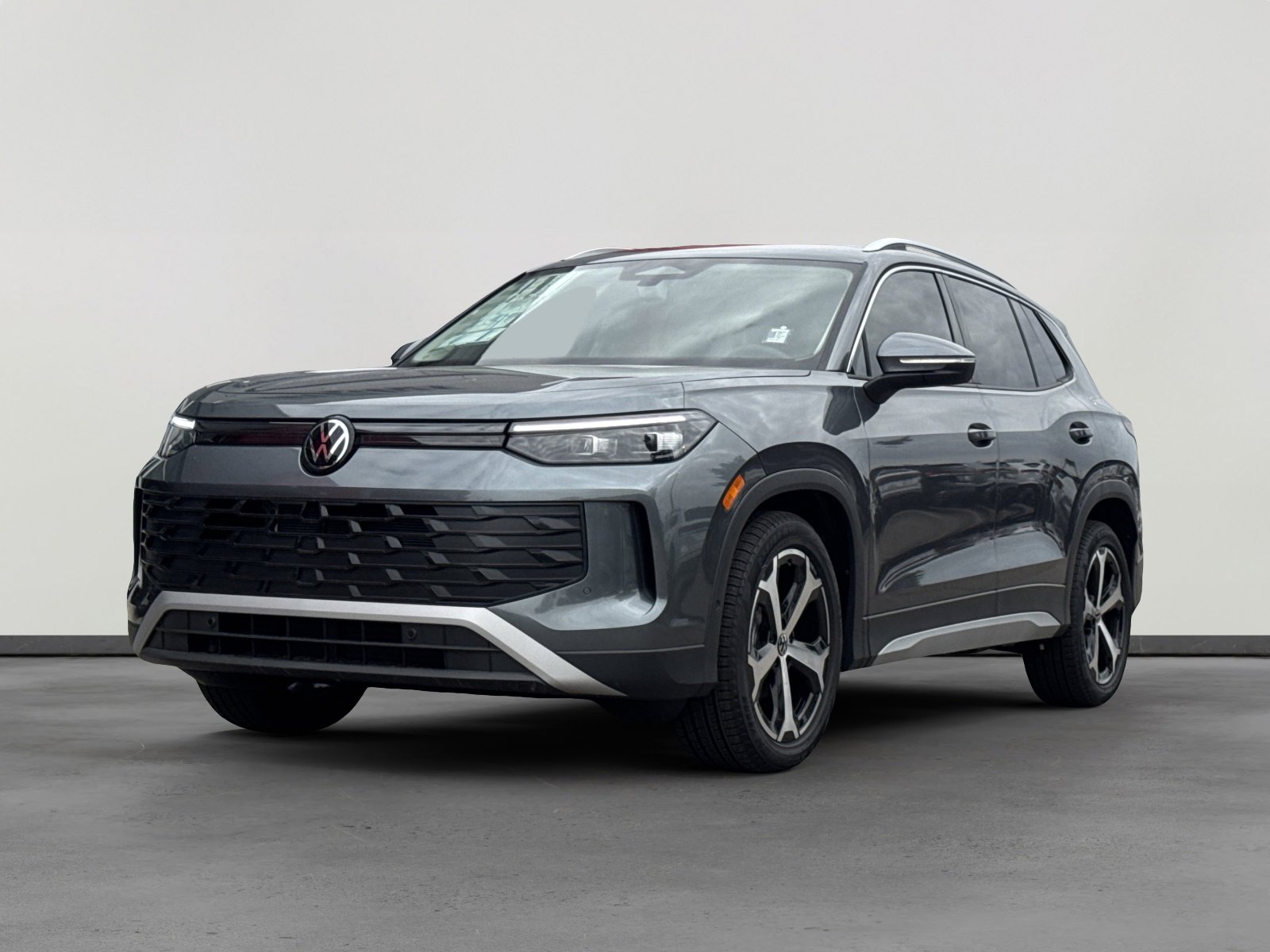 New 2026 Volkswagen Tiguan SE image 1