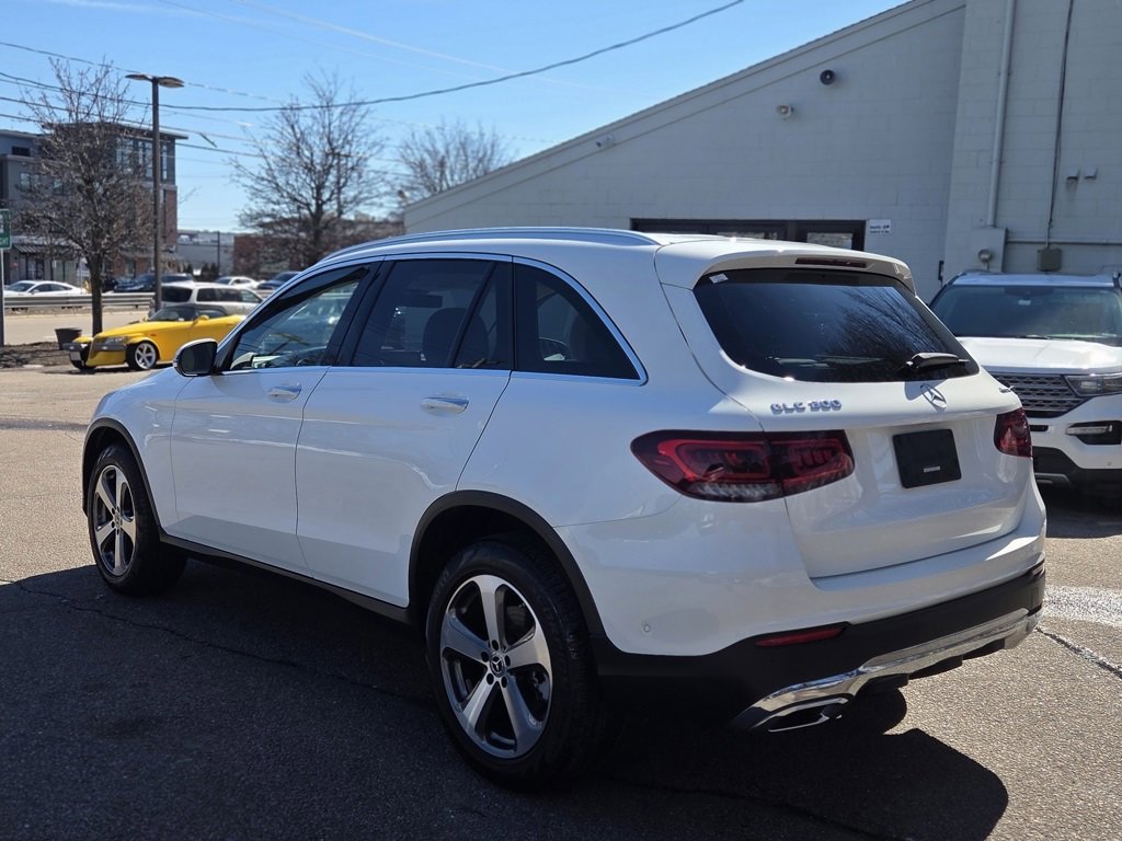 Used 2022 Mercedes-Benz GLC 300 4MATIC w/ Multimedia Package Lite image 4