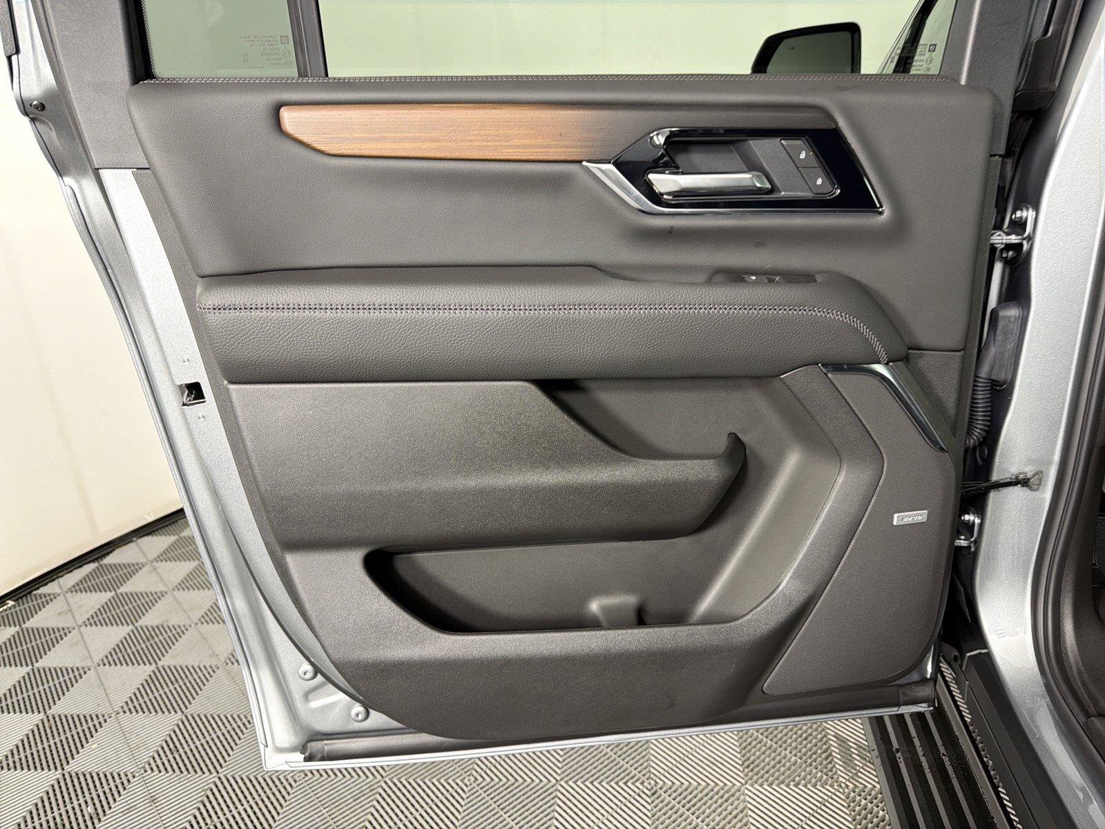 New 2026 GMC Yukon XL Denali w/ Sun & Power Step Package AWD/4WD image 22