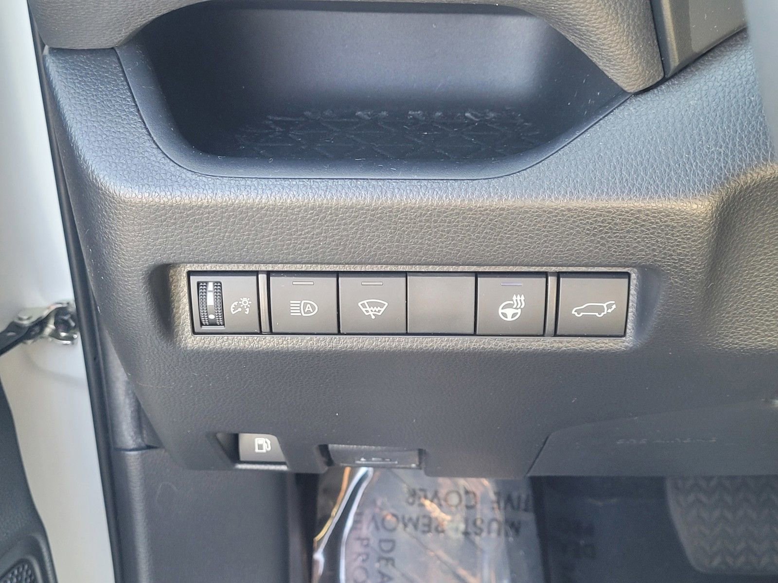 Used 2022 Toyota RAV4 SE w/ Convenience Package image 18