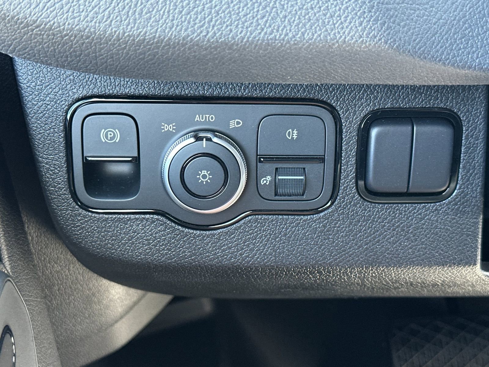 New 2025 Mercedes-Benz eSprinter 170 Cargo image 28