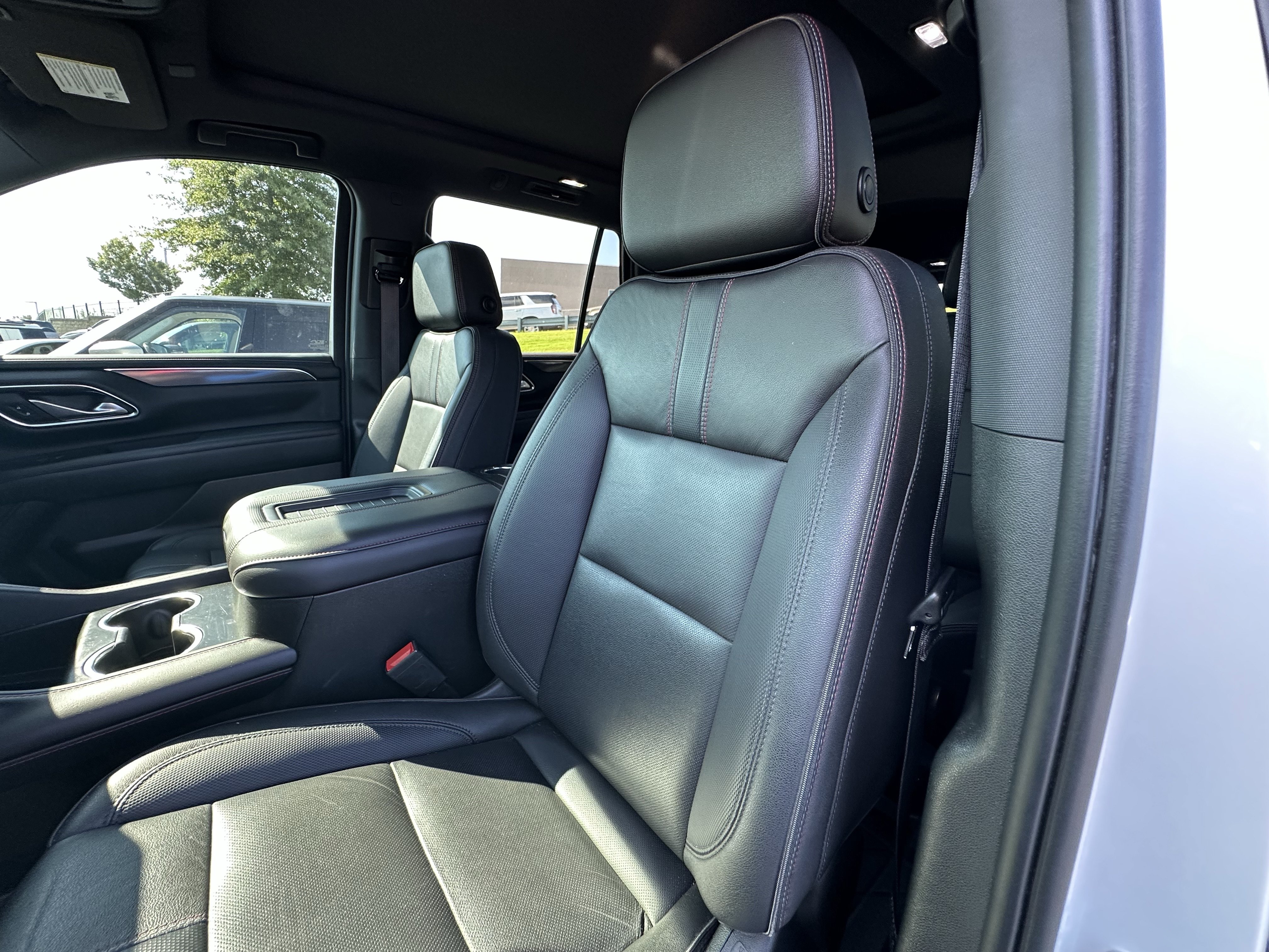 Used 2022 Chevrolet Tahoe RST w/ Luxury Package AWD/4WD image 18