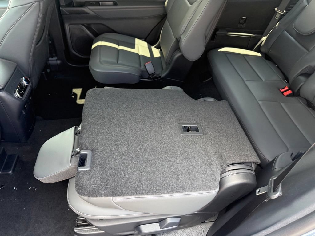 New 2026 Ford Explorer Active w/ Active Comfort Package AWD/4WD image 35