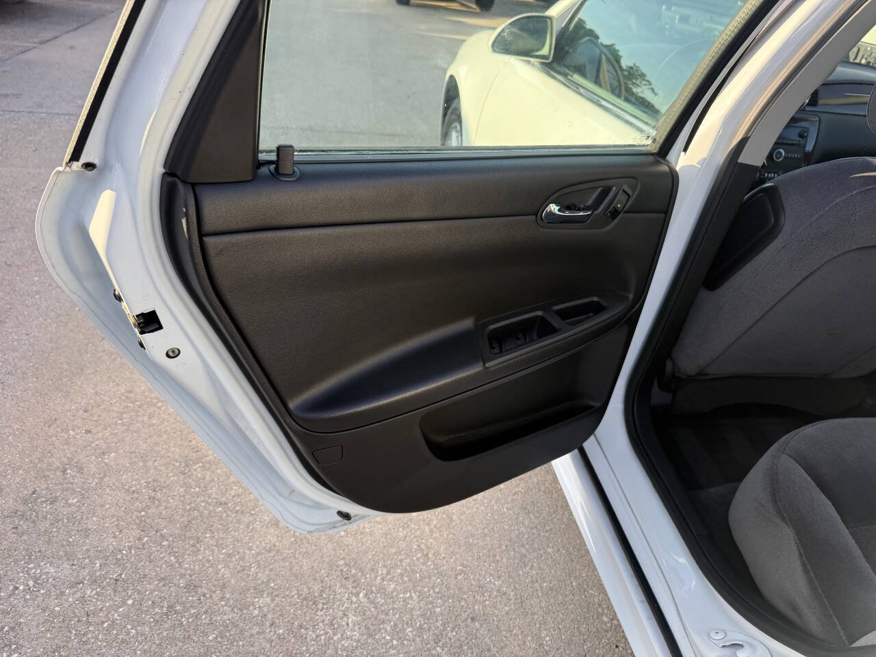 Used 2010 Chevrolet Impala LT FWD image 14
