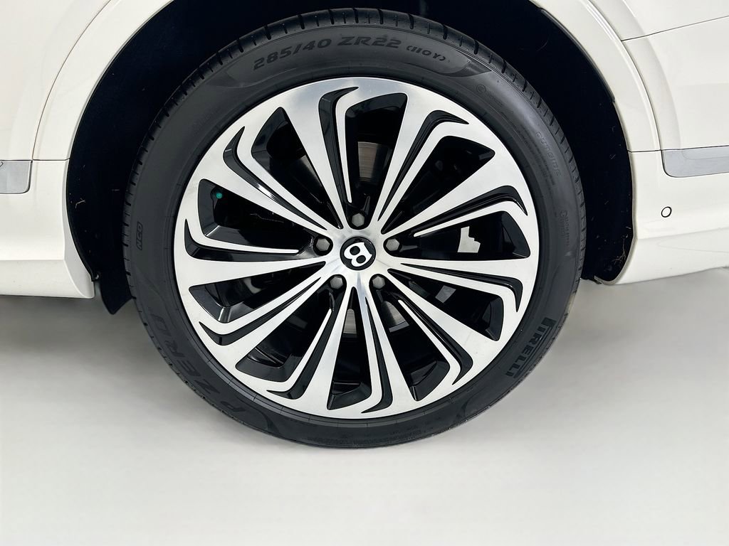 Used 2022 Bentley Bentayga image 30
