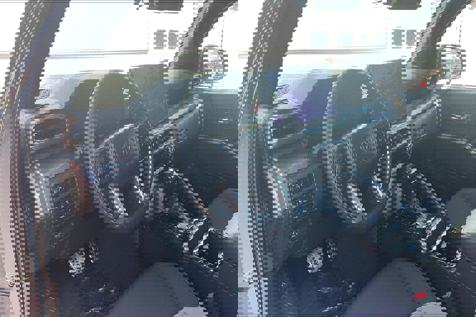 Used 2024 Toyota Tacoma TRD Sport w/ TRD Sport Upgrade Package image 18