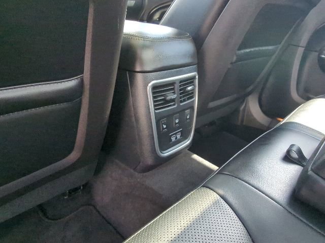 Used 2015 Chrysler 300 C w/ Light Group RWD image 18