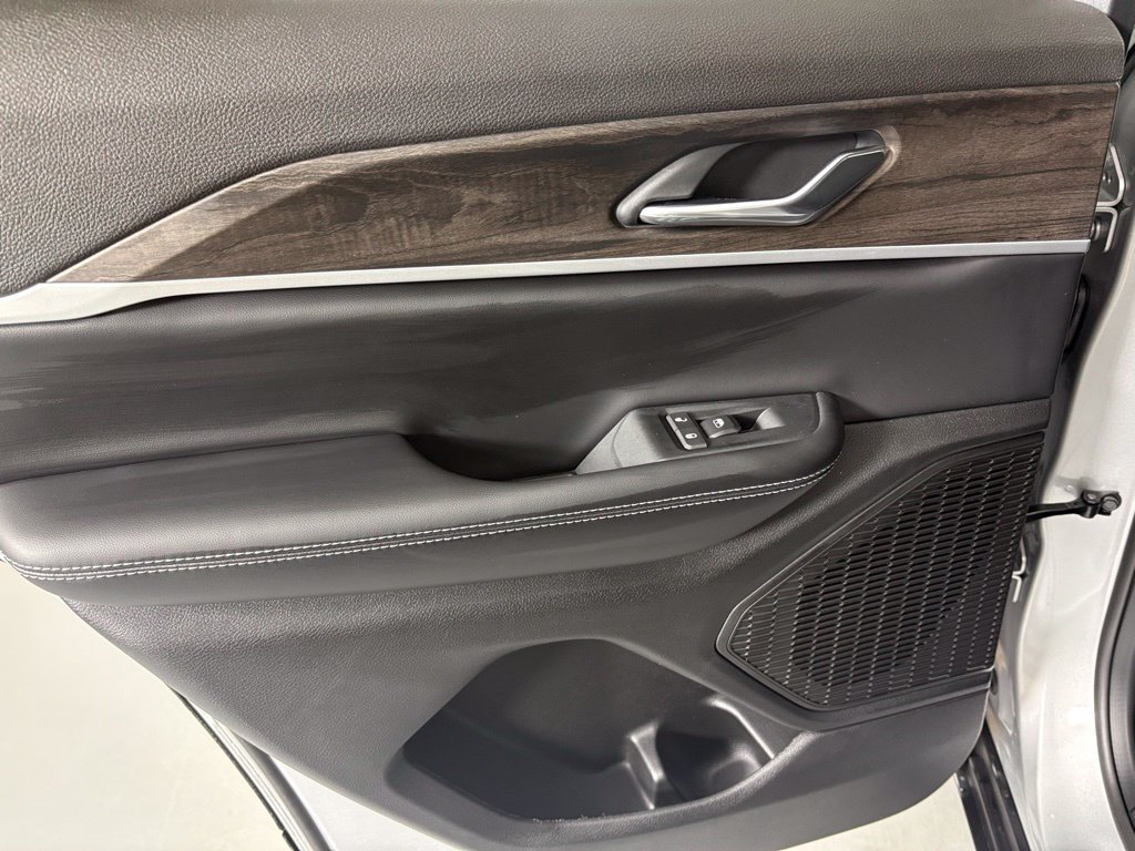 New 2026 Jeep Grand Cherokee Altitude AWD/4WD image 36