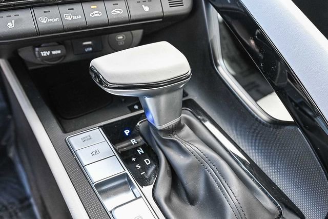 Used 2025 Hyundai Elantra Limited image 21