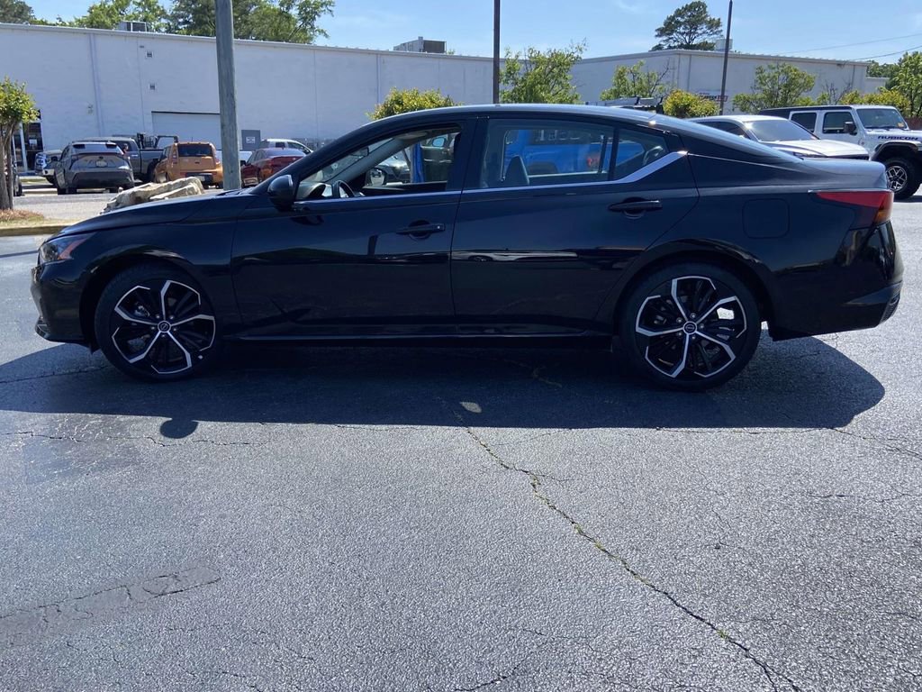 Used 2024 Nissan Altima 2.5 SR FWD image 6