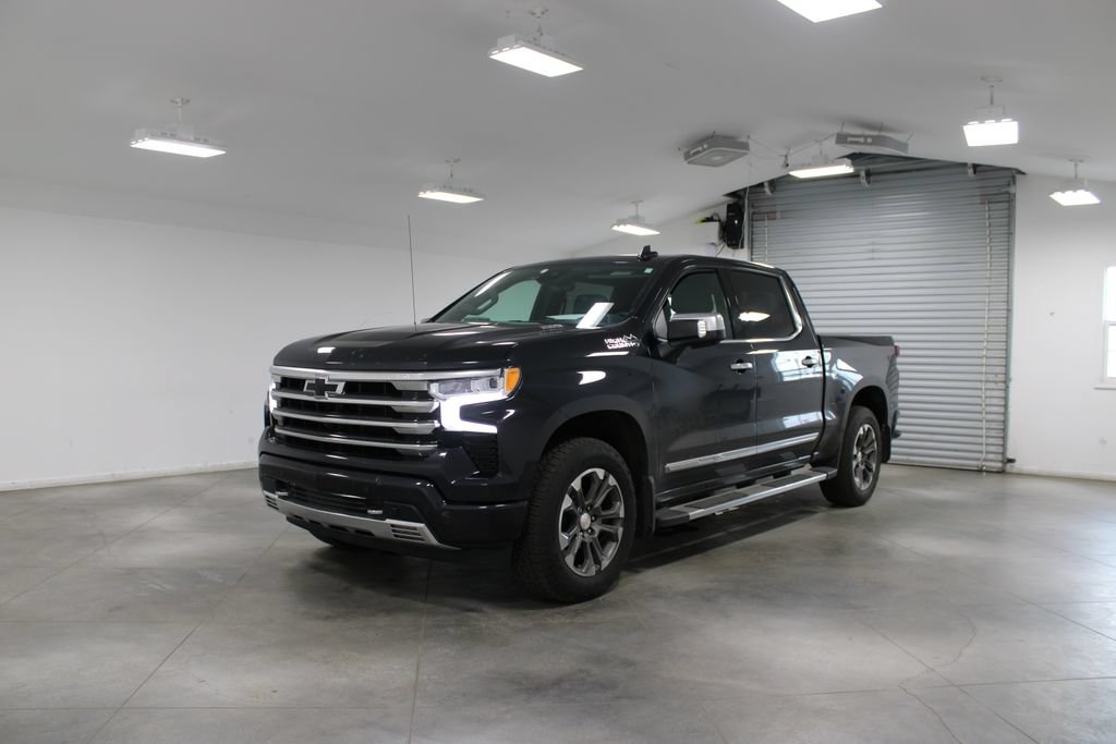 Used 2023 Chevrolet Silverado 1500 High Country w/ Technology Package AWD/4WD image 4