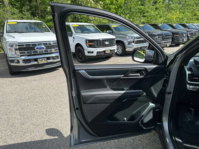 Used 2025 GMC Acadia Elevation AWD/4WD image 25