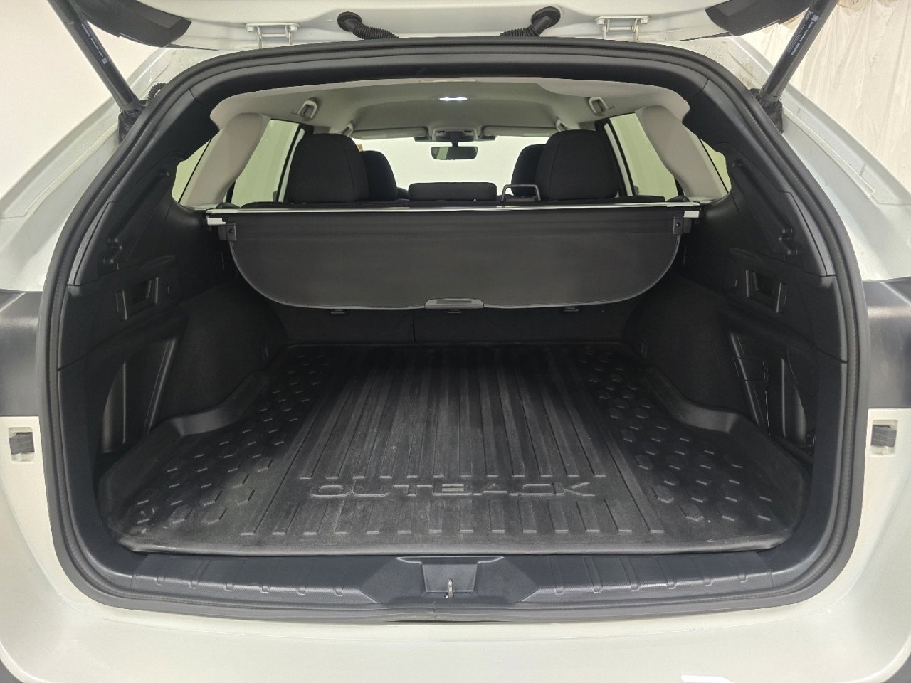 Used 2024 Subaru Outback Premium AWD/4WD image 17