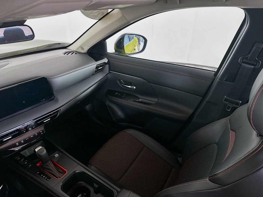 Certified 2025 Nissan Kicks SR FWD image 30