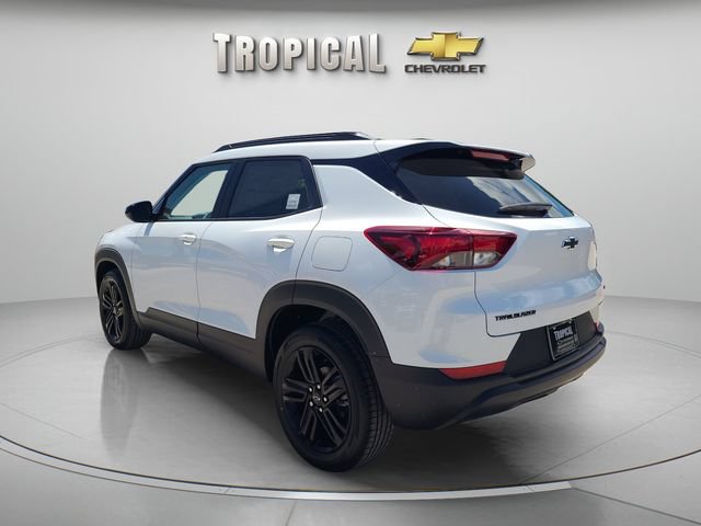 New 2026 Chevrolet TrailBlazer LT w/ Midnight Edition FWD image 3
