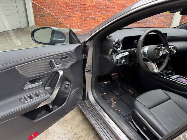 Used 2025 Mercedes-Benz CLA 250 4MATIC image 9