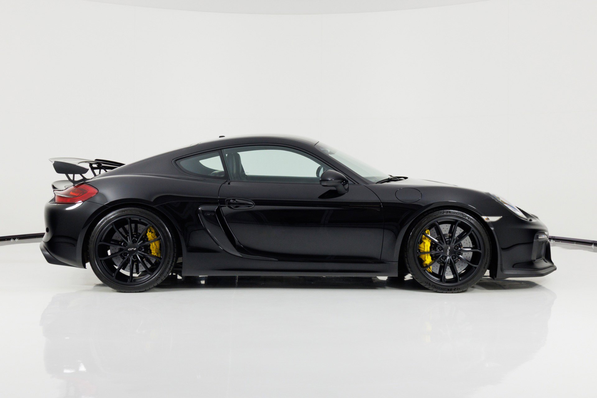 Used 2016 Porsche Cayman GT4 RWD image 2