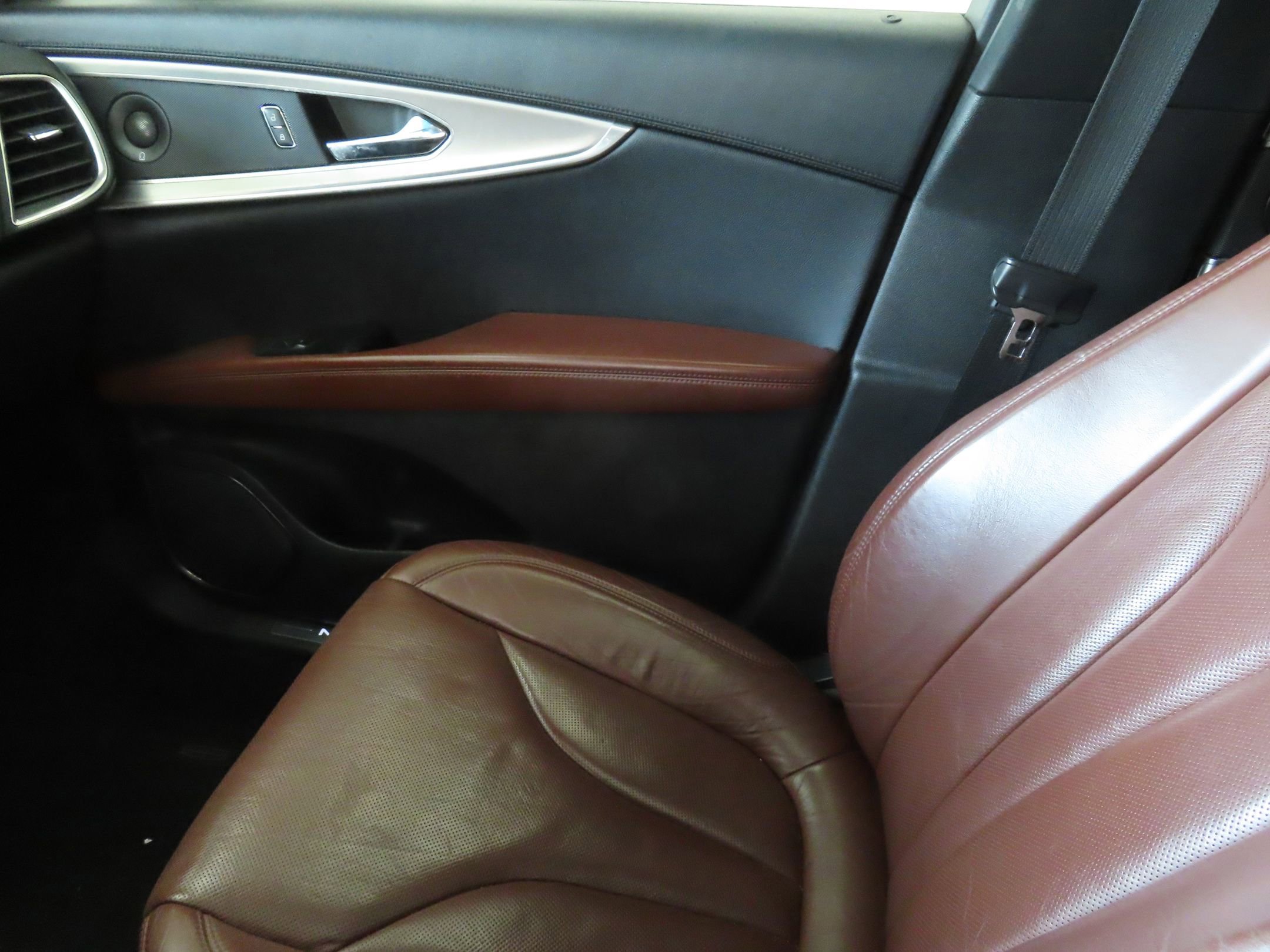 Used 2016 Lincoln MKX Reserve w/ Driver Assistance Package FWD image 22