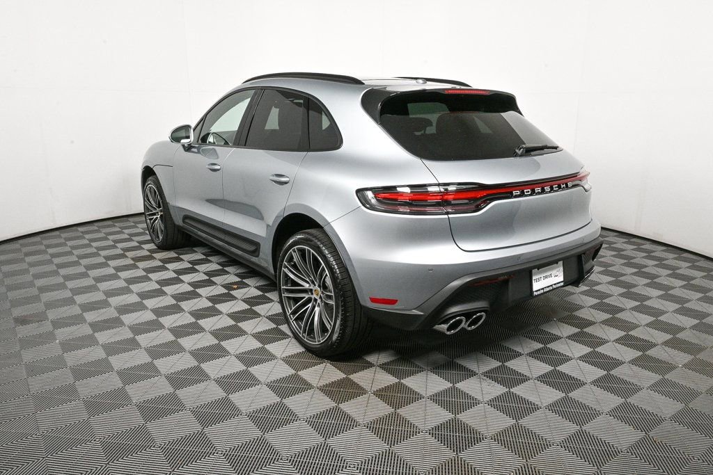 Certified 2026 Porsche Macan AWD/4WD image 3