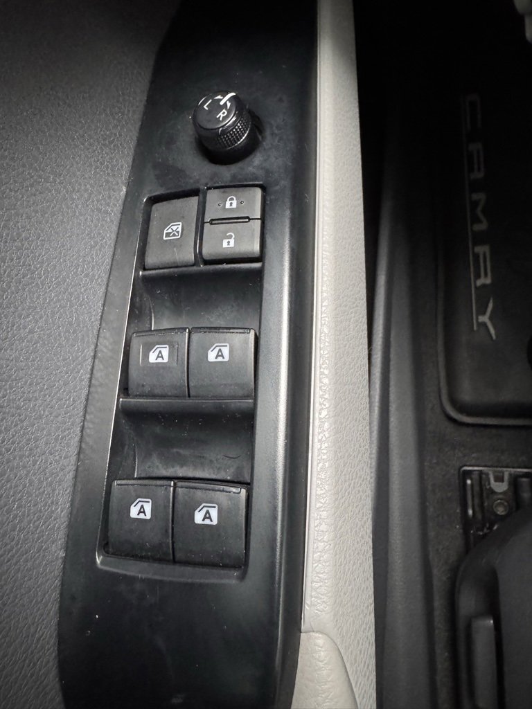 Used 2019 Toyota Camry L image 22