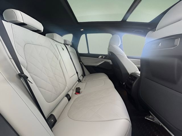 New 2026 BMW X5 xDrive40i w/ Premium Package AWD/4WD image 23