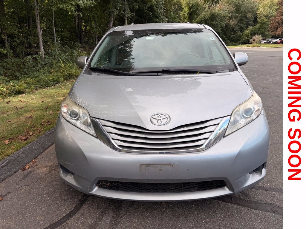 Used 2016 Toyota Sienna LE FWD image 3