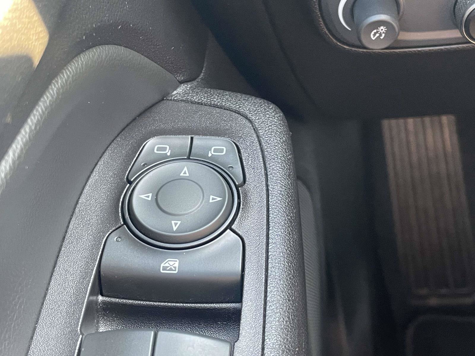 Used 2019 Chevrolet Equinox LT FWD image 27