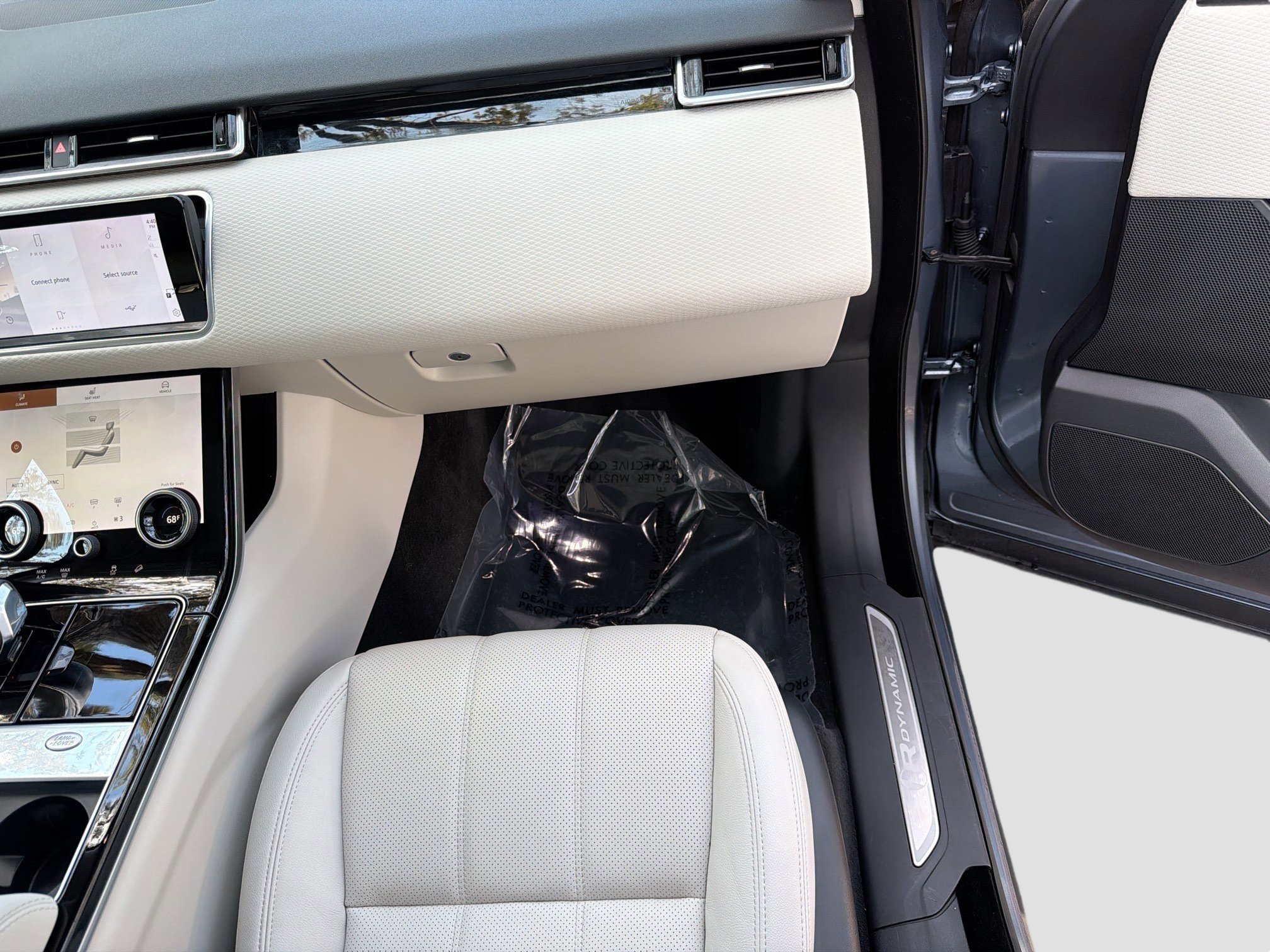 Used 2022 Land Rover Range Rover Velar R-Dynamic S AWD/4WD image 18