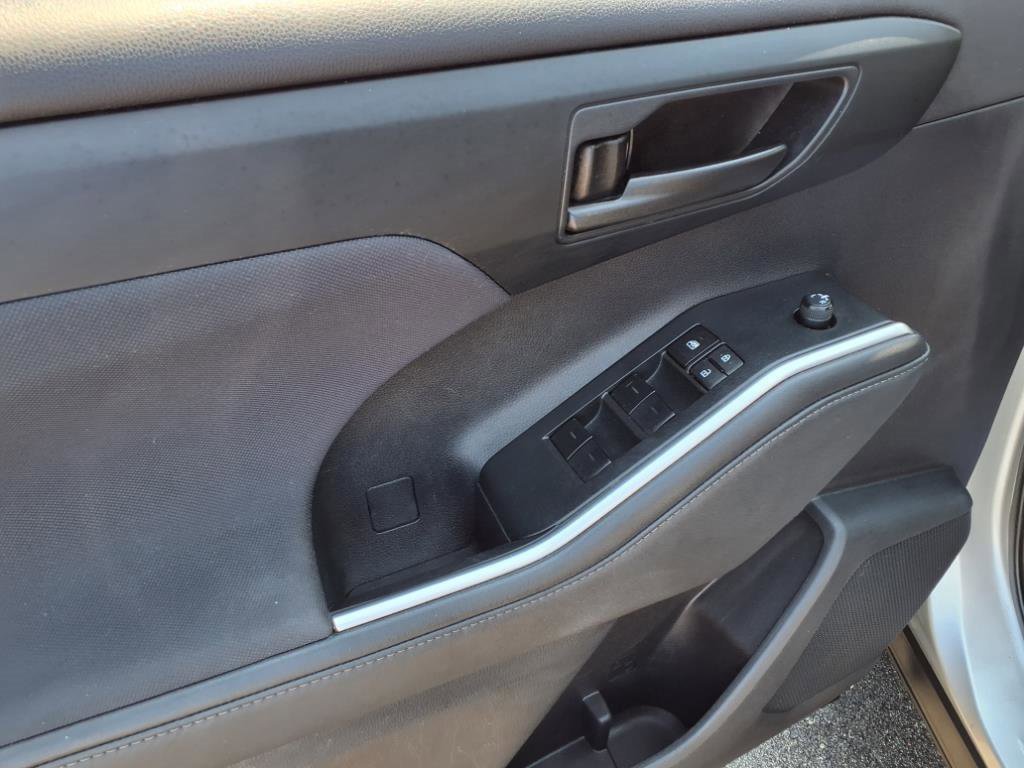 Used 2023 Toyota Highlander LE image 12