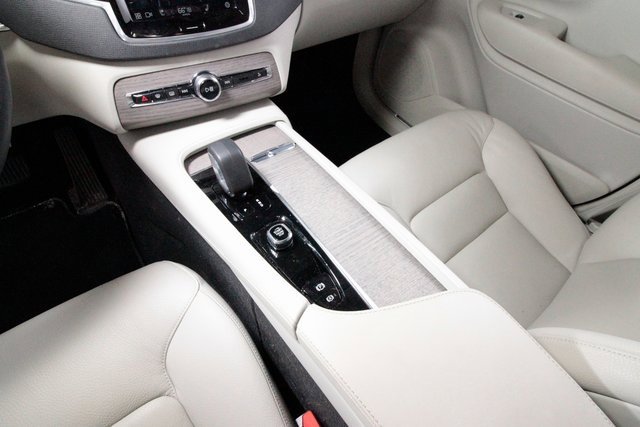 Certified 2024 Volvo XC90 B6 Plus image 9