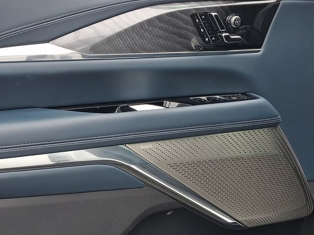 Certified 2025 Cadillac Escalade IQ Luxury 2 w/ LPO, Premium Carpet Package AWD/4WD image 12