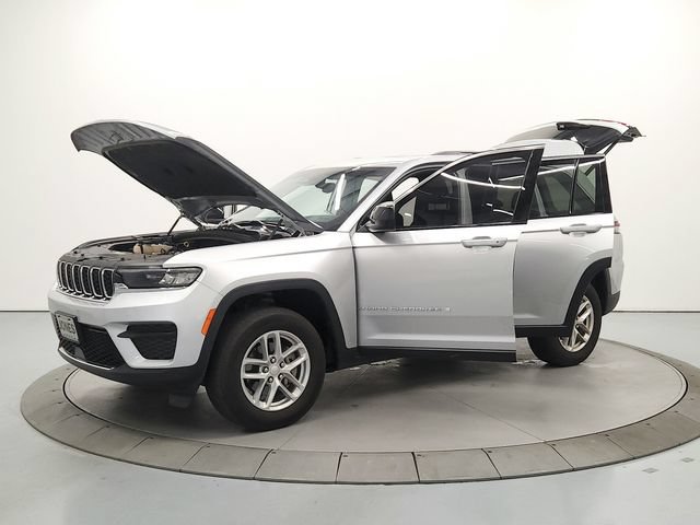 Used 2024 Jeep Grand Cherokee Laredo X w/ Luxury Tech Group I AWD/4WD image 11