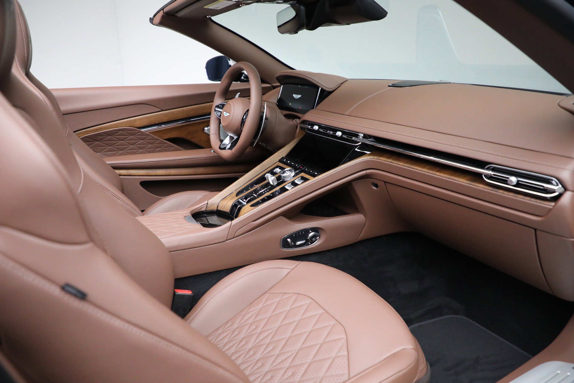 New 2026 Aston Martin DB12 Volante image 34