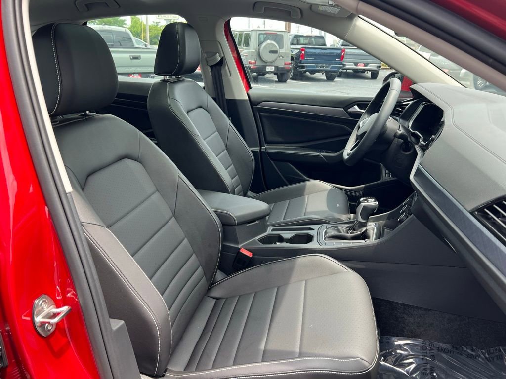 Used 2024 Volkswagen Jetta SE w/ Panoramic Sunroof Package image 30