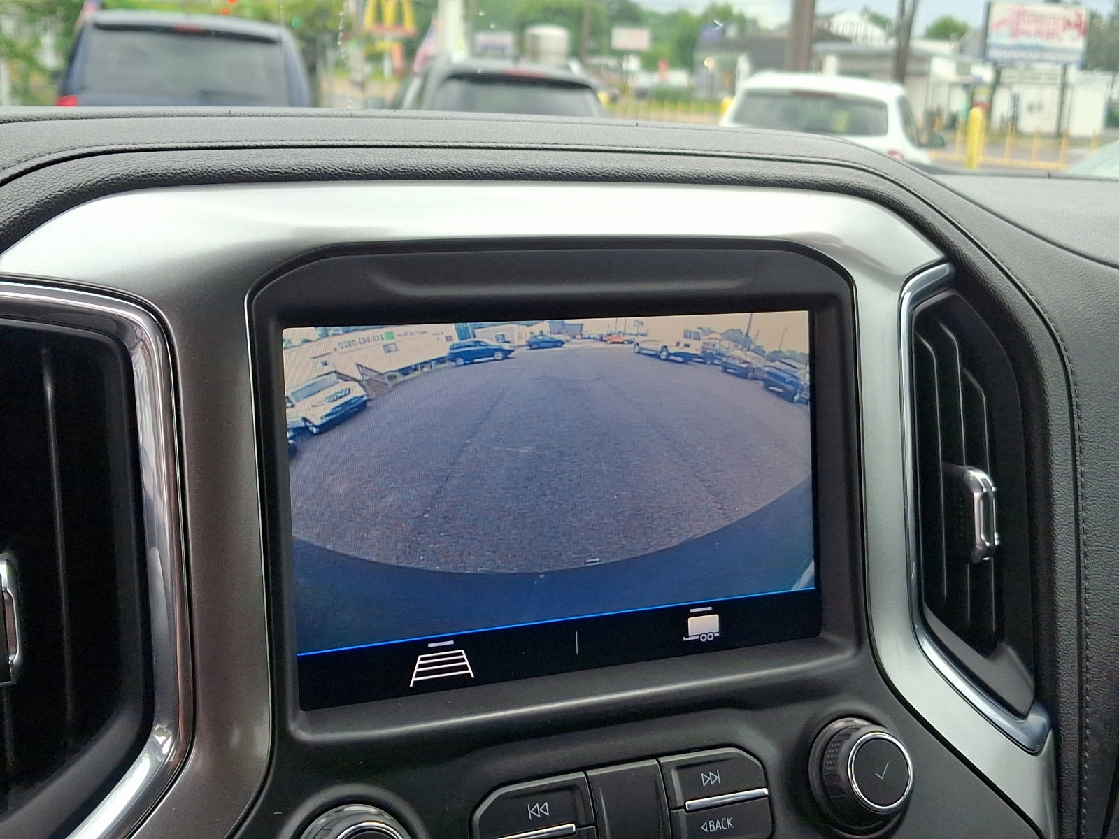 Used 2020 Chevrolet Silverado 1500 LT w/ Convenience Package image 18